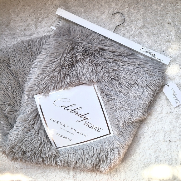 🍒NWT🍒 LUXURY FAUX FUR THROW 50"X60" - Picture 3 of 5